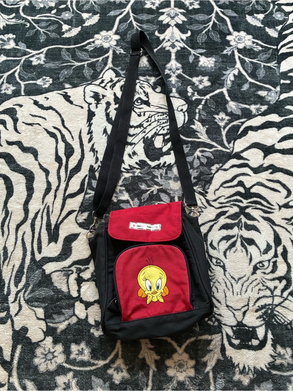 002 - VINTAGE 90s LOONEY TUNES TWEETY BIRD SIDE BAG